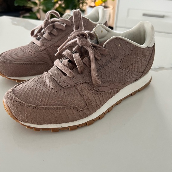 Reebok Classic Woman's Athletic Shoes - Picture 2 of 3